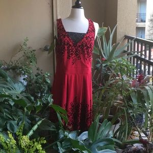 ✨Red and black sleeveless City Chic dress✨